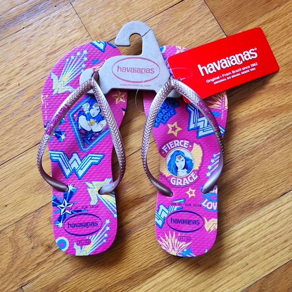 NWT Wonder Woman Havaianas Flip Flops Size 2
